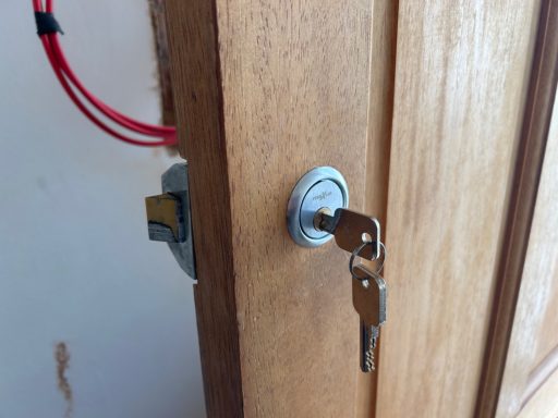 Emergency local locksmith service in Harrow