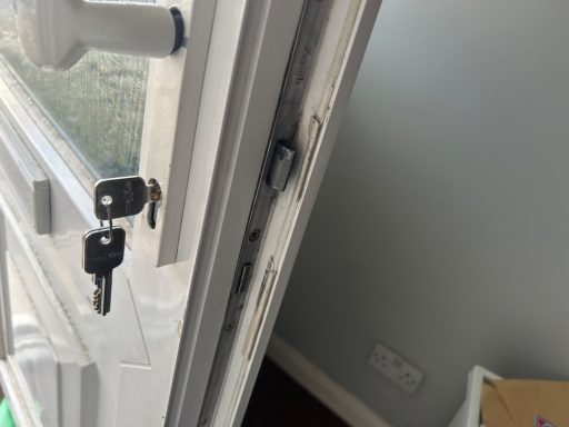 Emergency lock opening, locksmith Uxbridge